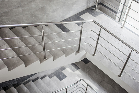 Alüminyum küpeşte ve korkuluk montajı